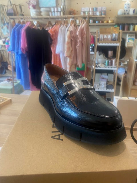 Shoe - Bully  black patent leather